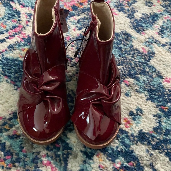 Zara Other - Zara Kids NWT zipper up maroon ankle boots